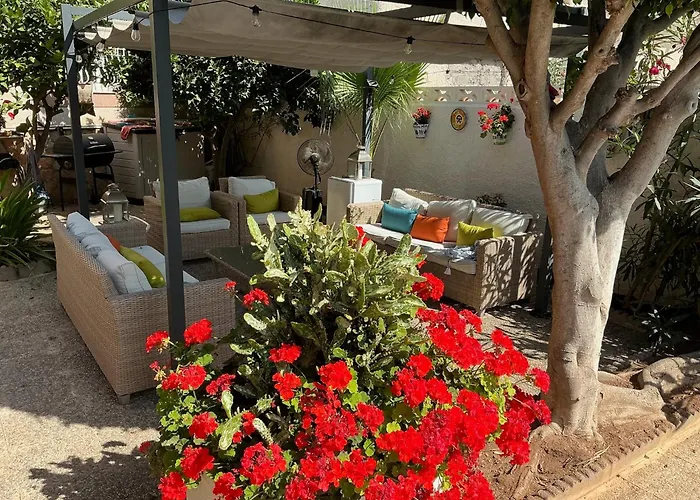 Large Villa Private Pool And Garden Near Beach