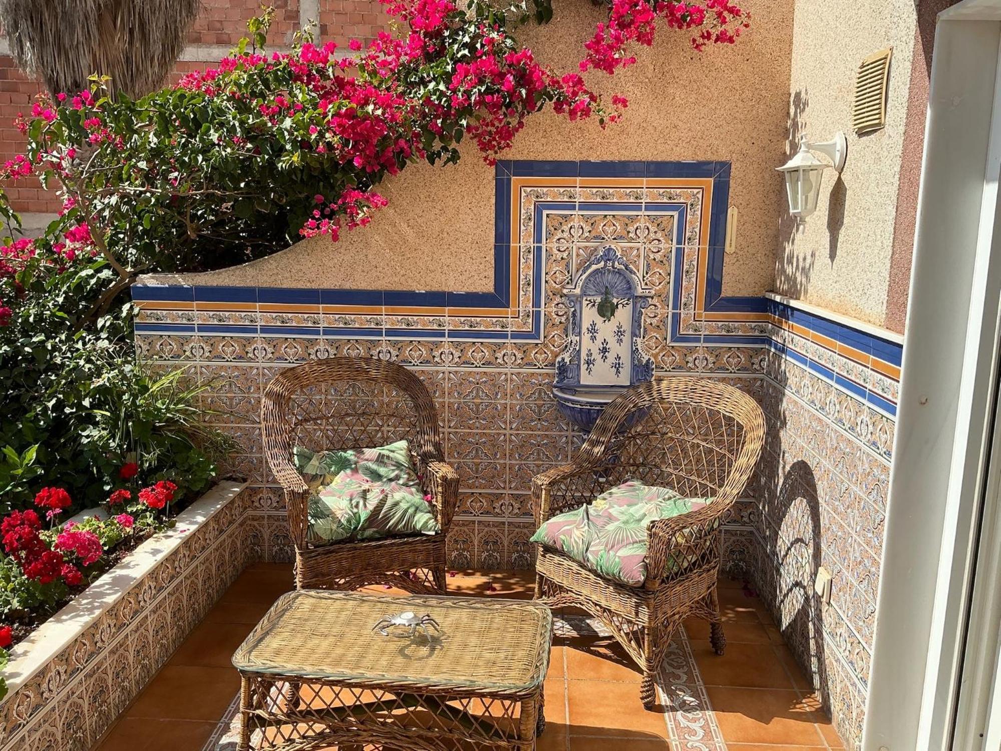 Large Private Pool And Garden Near Dom wakacyjny Roquetas de Mar